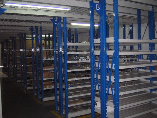 Sistemas de estanterías de superficie lisa para almacenamiento industrial
