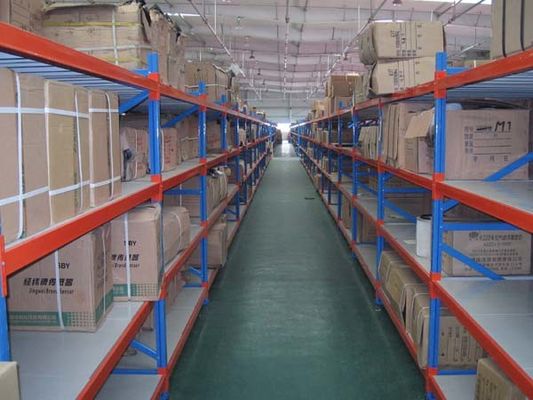 Sistema de estanterías de carga media de larga duración fácil de ensamblar para almacén